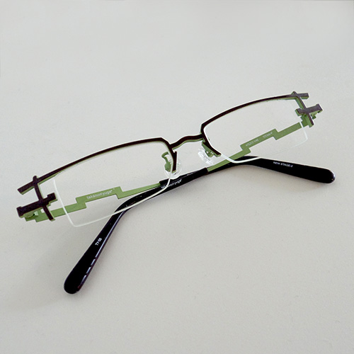 TAKANORI YUGE」の眼鏡購入レポート！ツートンで不思議な形状の、だが