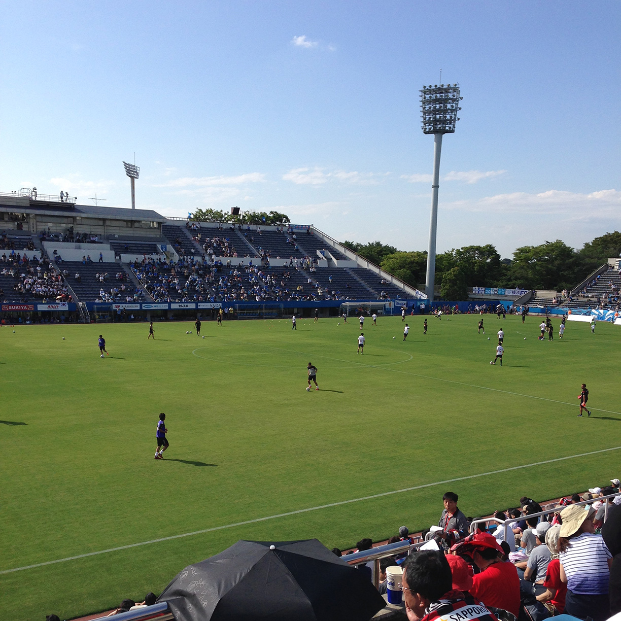 14年j2第18節 コンサドーレ札幌vs横浜fc ニッパツ三ツ沢球技場 横浜駅からスタジアムまでの行き方もご紹介 Nmrevolution Blog