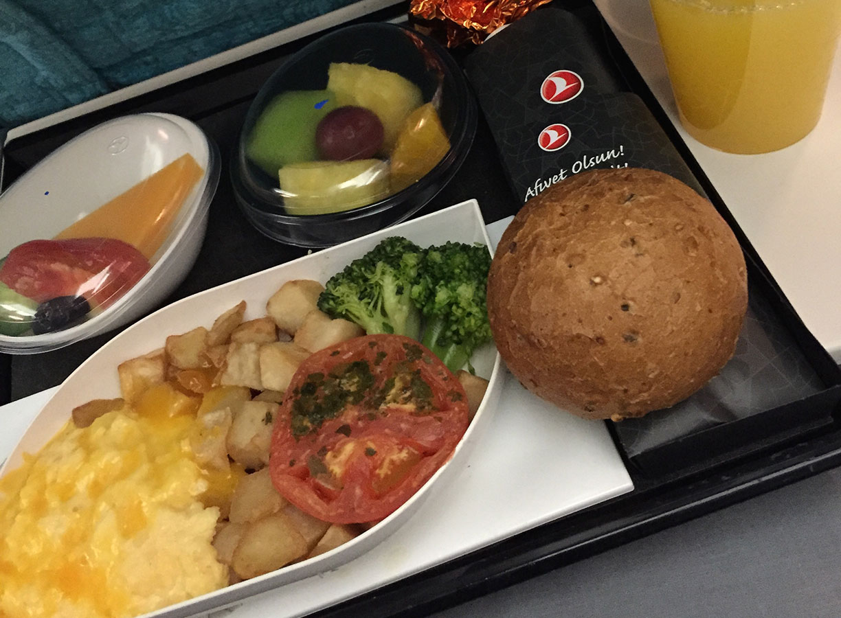 着陸前の機内食。朝食感があってさわやかなメニュー。