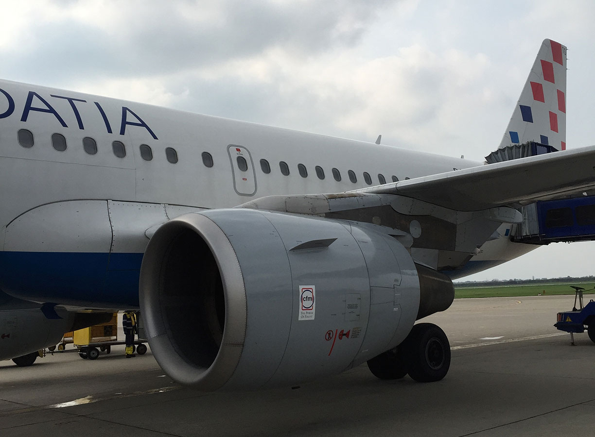 クロアチア航空の飛行機。尾翼がカッコイイ。