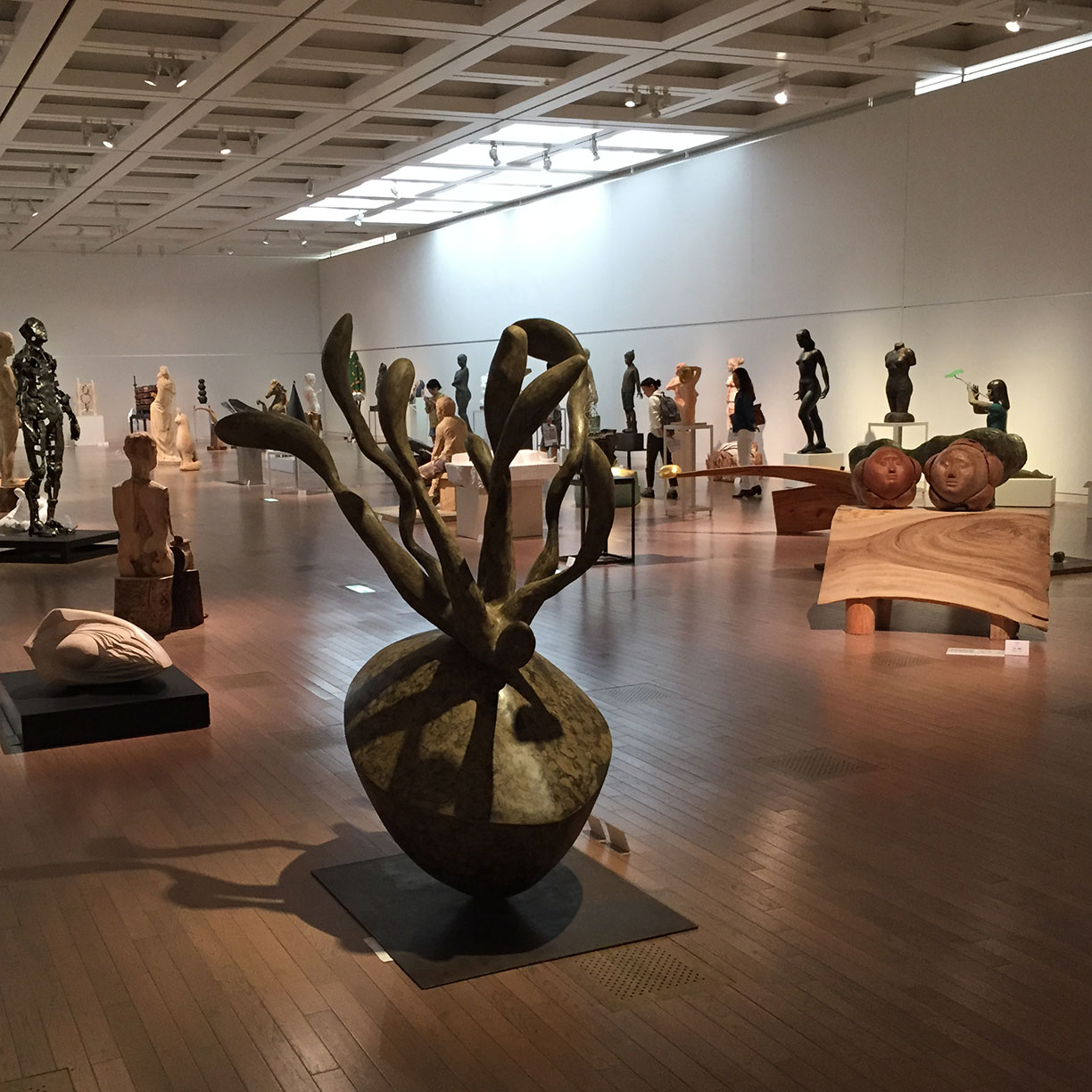 思った以上に楽しい！「国展」の彫刻作品が個性的でアツい – NMRevolution.blog