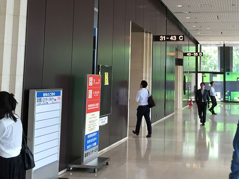 奥にある「D」の乗り場から乗るべし!