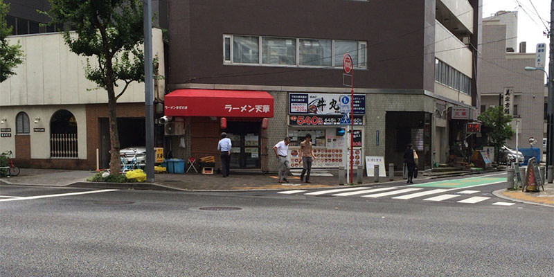 写真右奥には中華の方の天華