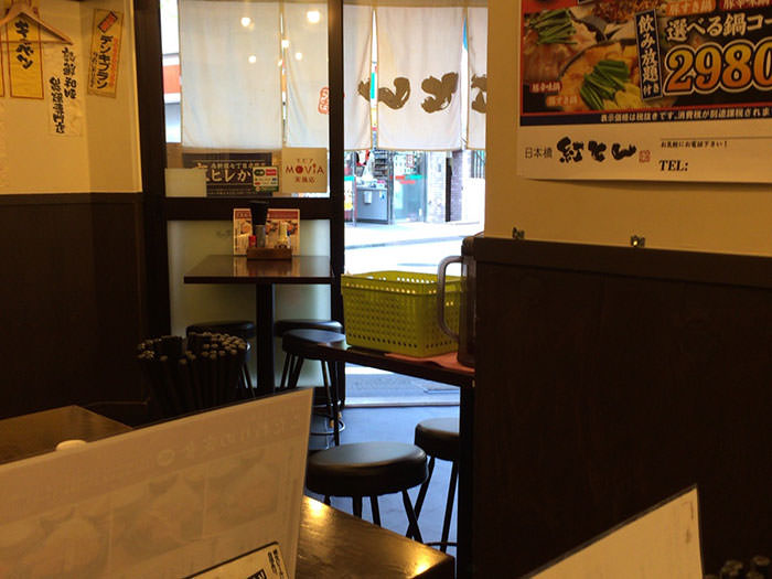 入り口の席は落ち着かなそう…