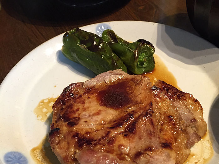 肉に添えて。ワイルドだろ〜?