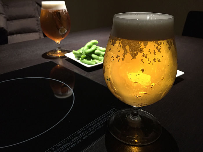 まずはビールで乾杯。オシャレでしょう。