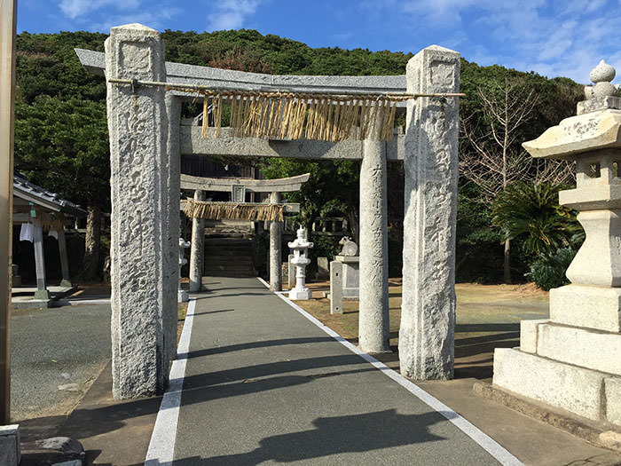 神社もあったのでお参りしてきました。