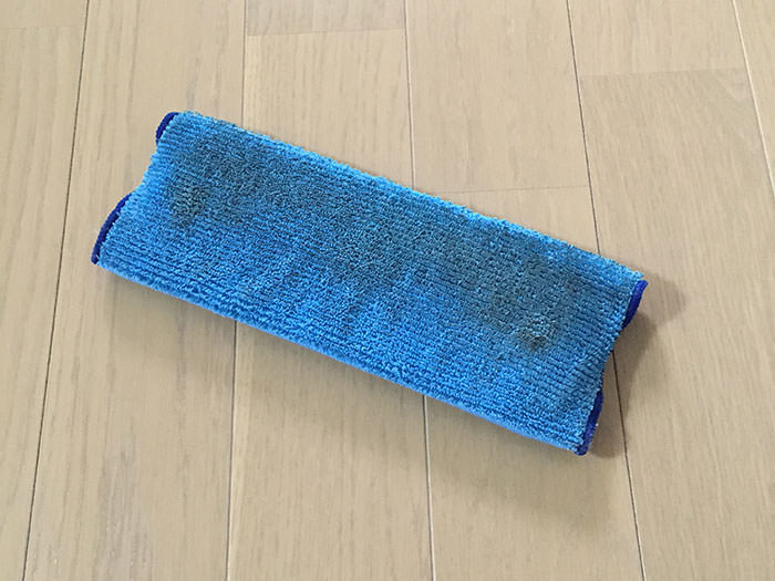 稼働後の専用クロス。結構汚れています。