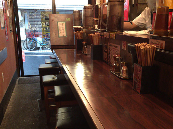 いつもいっぱいの店内。今日は空いていました。