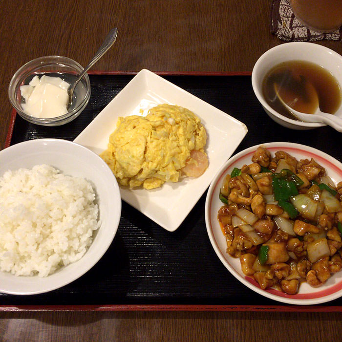 西新宿ランチ 西新宿7丁目 楽亭 で2品選べる中華定食 この値段でこのボリュームとは恐れ入りました Nmrevolution Blog