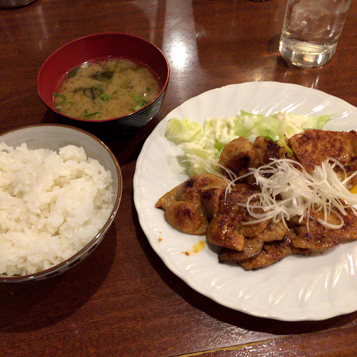 西新宿ランチ 西新宿7丁目 マルキィズ で豚味噌焼肉定食 気取らない普通の定食が食べられる 昭和レトロな喫茶店 Nmrevolution Blog